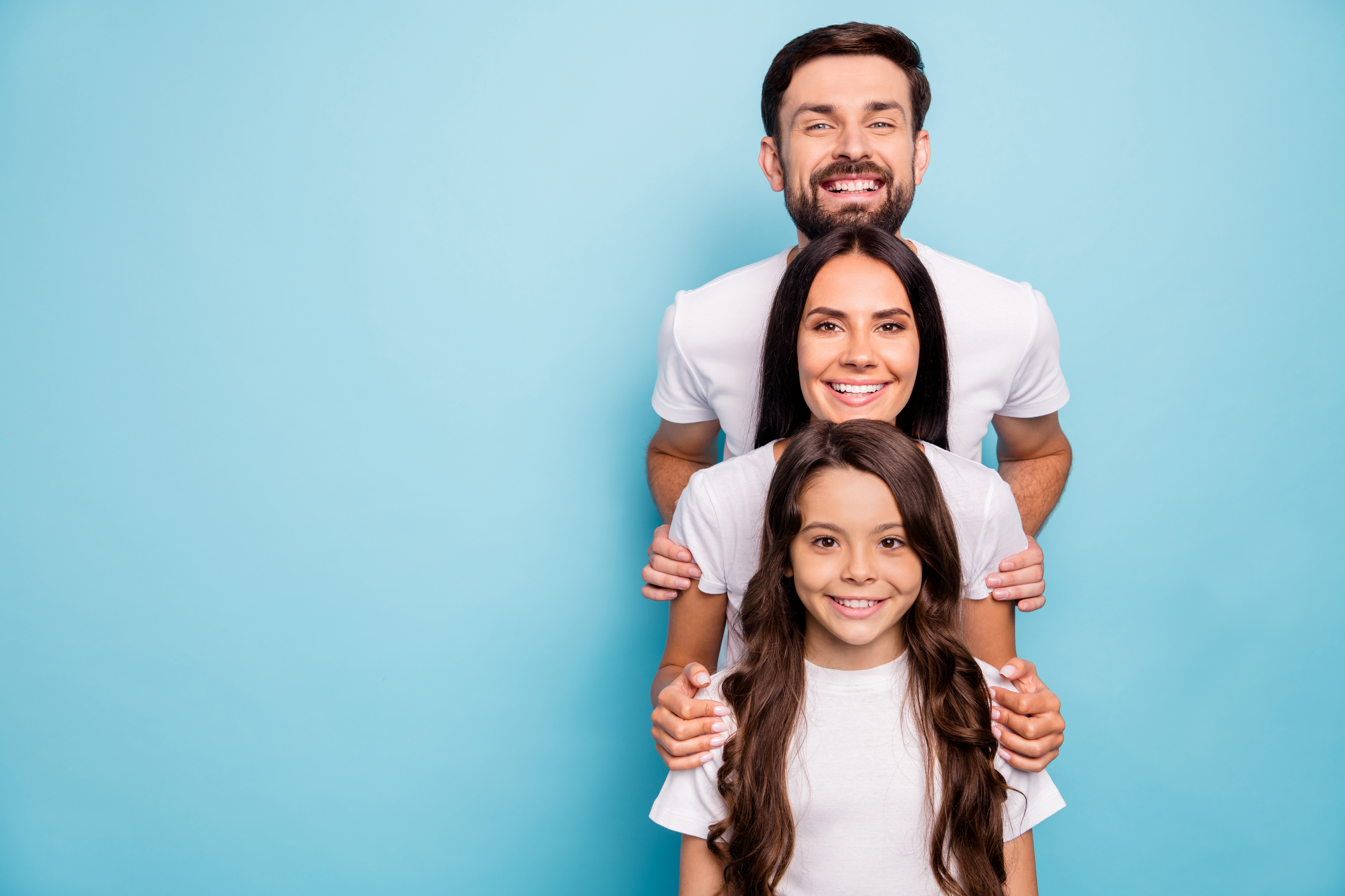 Imagem de casal sorrindo